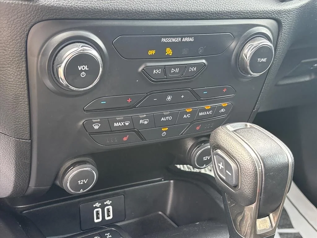 Used 2021 Black Ford Lariat image 33