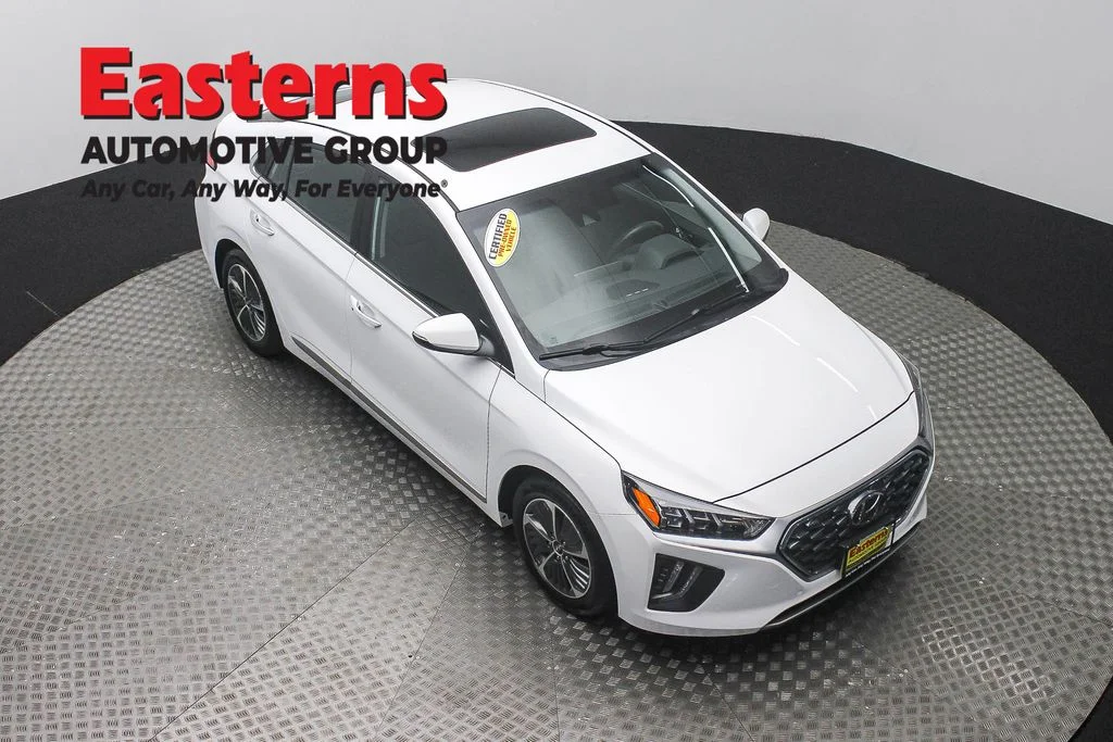 Used 2021 White Hyundai Limited image 3