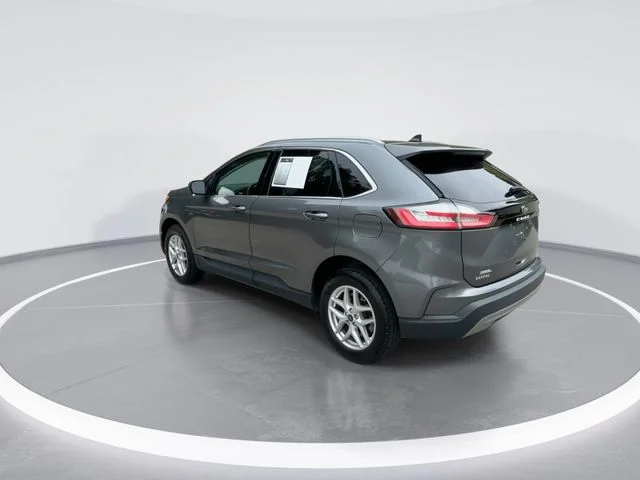 Used 2022 Gray Ford SEL image 6