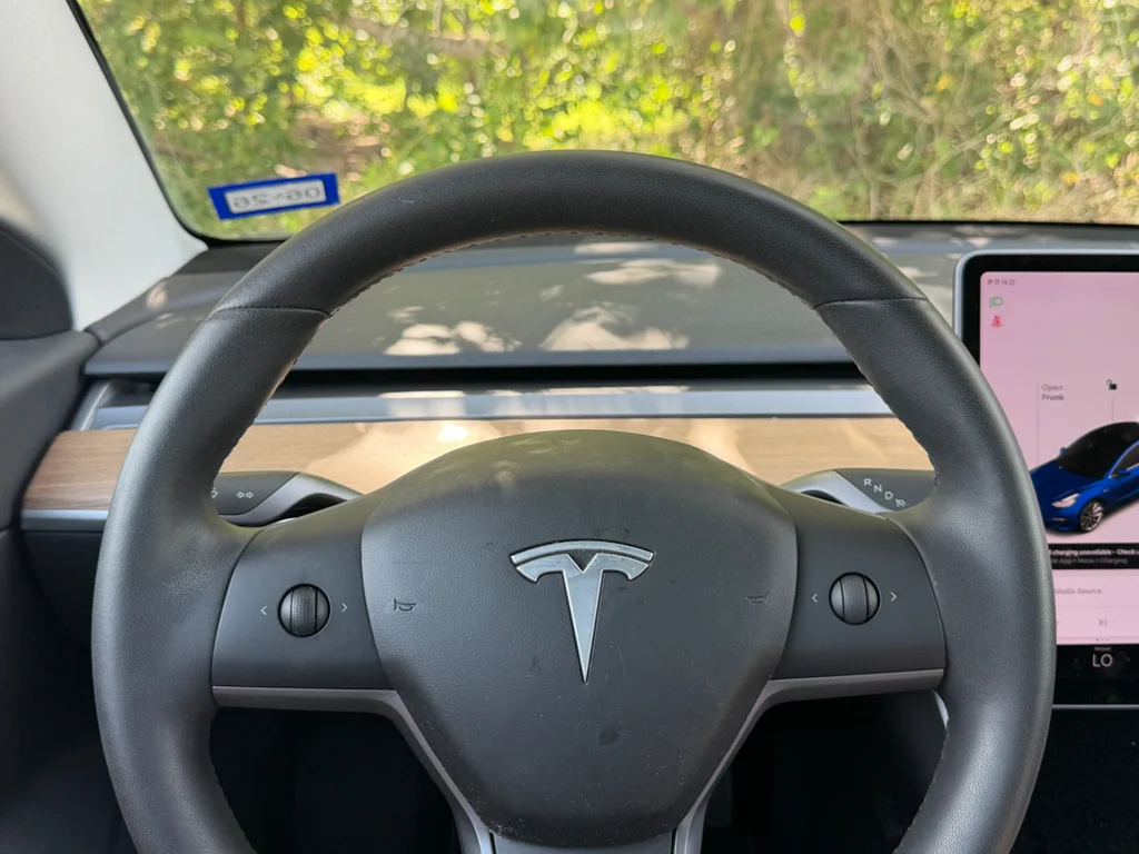 Used 2020  Tesla Standard Range image 13