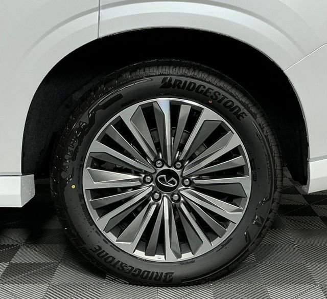 New 2026 RADIANT WHITE INFINITI Luxe 2WD image 9