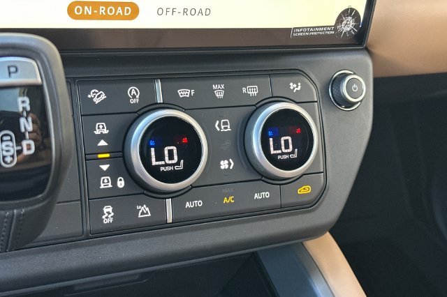 New 2026 Woolstone Green Land Rover X-Dynamic SE image 19