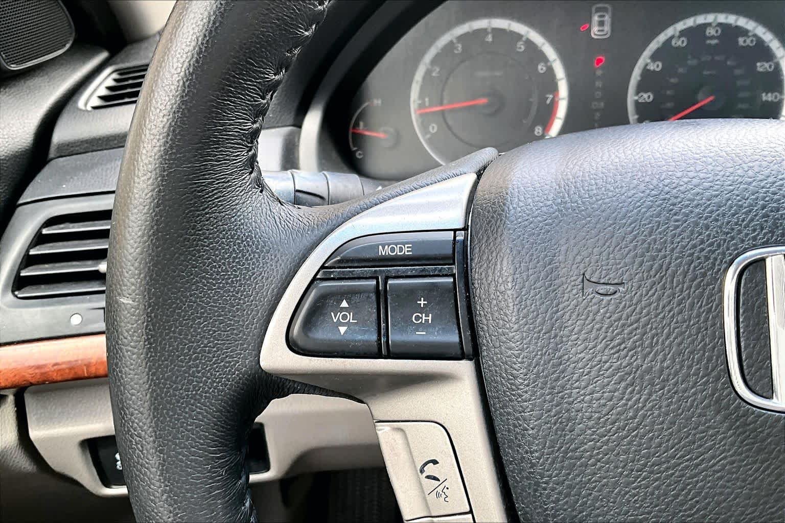 Used 2012 Alabaster Silver Metallic Honda EX-L image 21