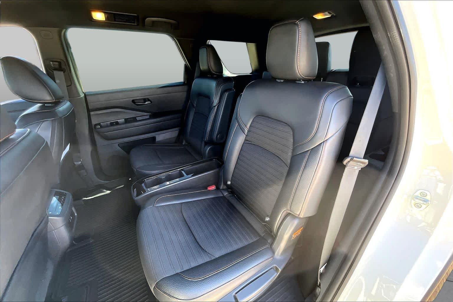 Used 2024 Pearl White Tricoat/Super Black Nissan Rock Creek image 17