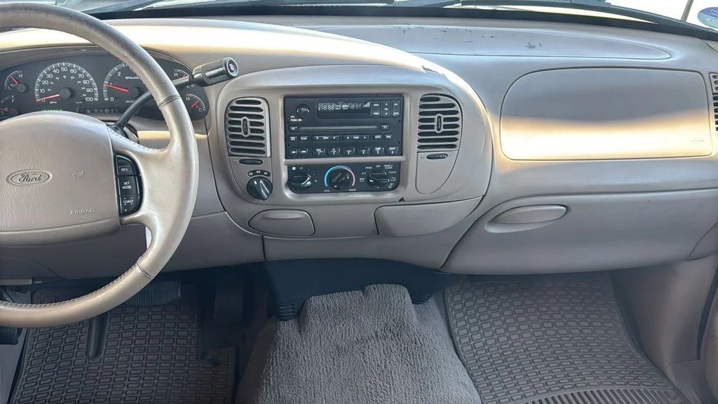 Used 2001 Beige Ford Lariat image 11
