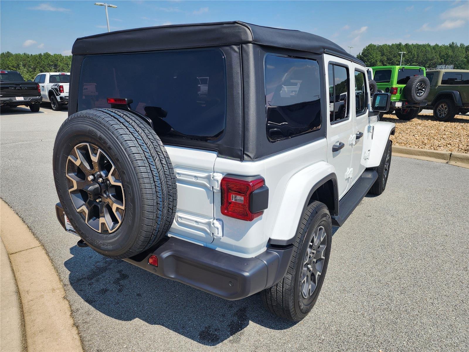 2025 Jeep Wrangler 4-Door Sahara - Photo 6
