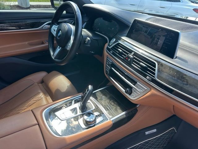 Used 2022 Gray BMW 750i xDrive image 11