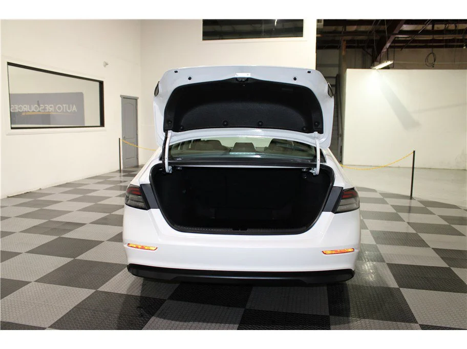 Used 2024 White Honda EX image 19