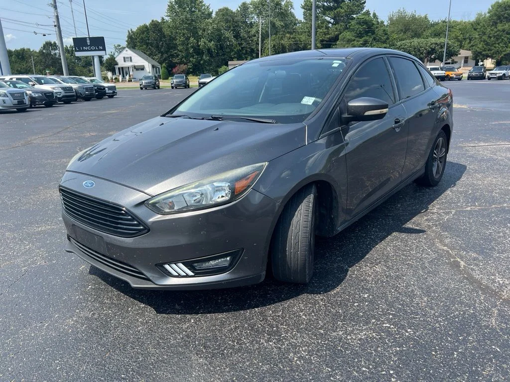 Used 2017 Gray Ford SE image 6