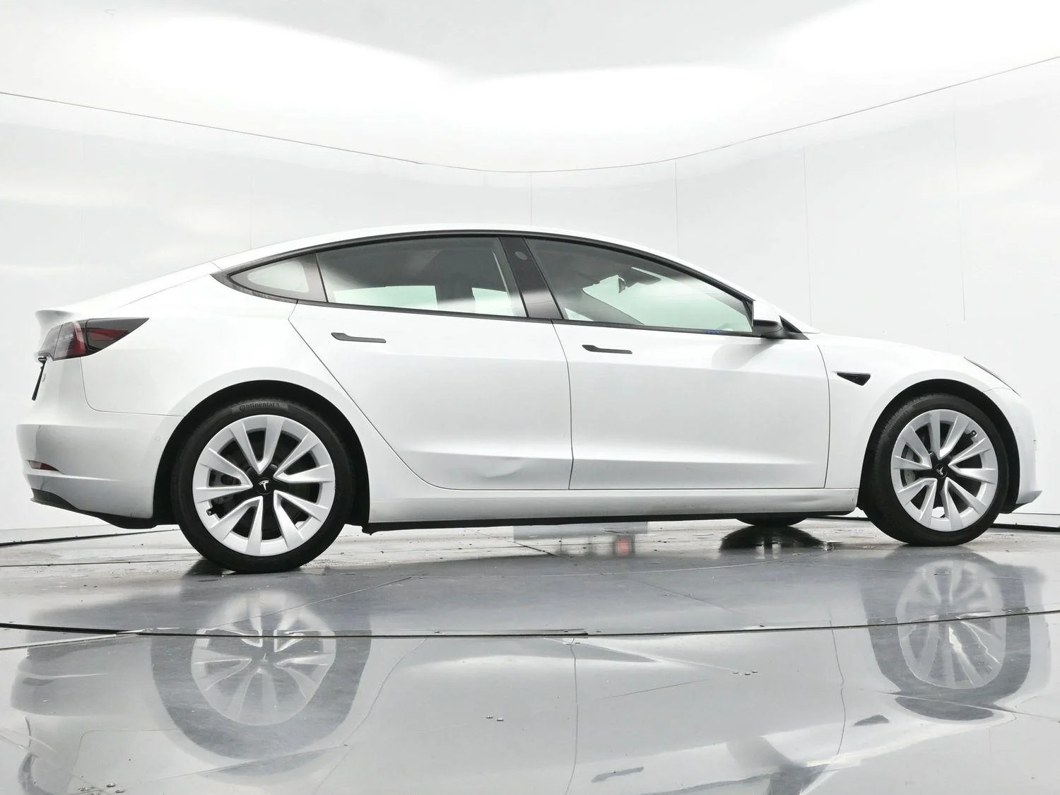 Used 2022 Pearl White Multi-Coat Tesla Base image 41