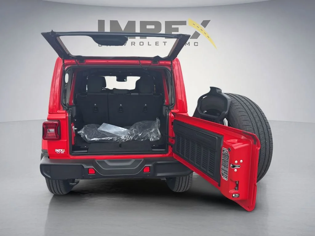 Used 2025 Red Jeep Sahara image 28