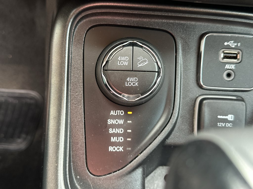 Used 2020 White Clearcoat Jeep Trailhawk image 23