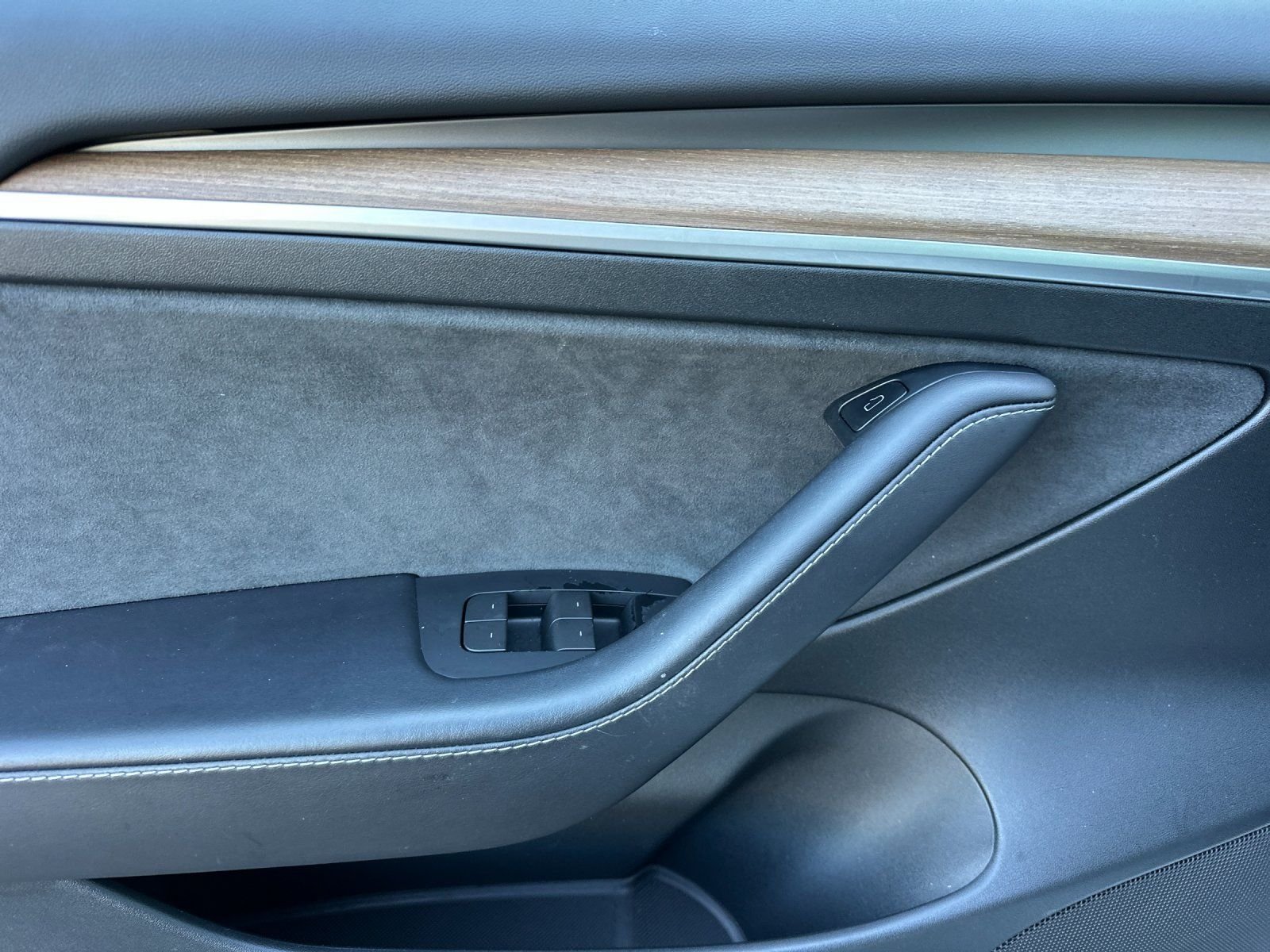 Used 2023 White Tesla Base image 10