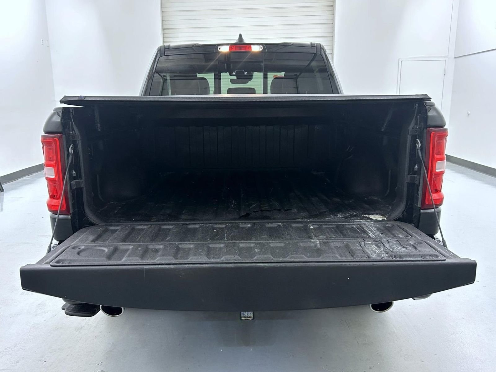 Used 2025 Black Ram Laramie image 22