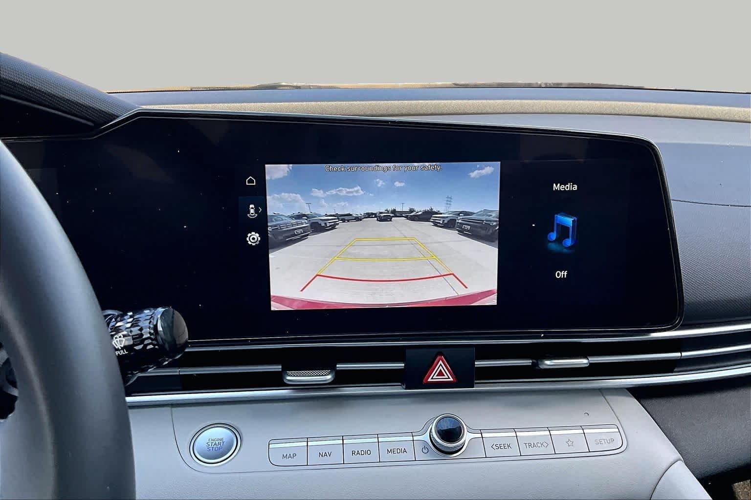 2025 Hyundai Elantra Limited - Photo 27