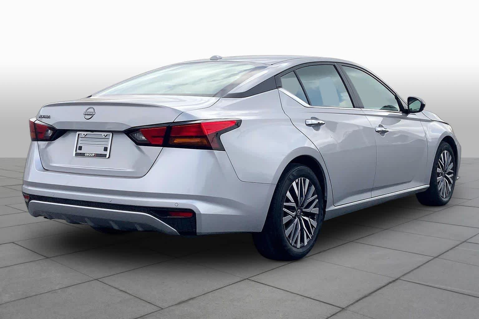 Used 2025 Brilliant Silver Metallic Nissan SV image 13