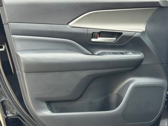 Used 2024  Toyota XLE image 17