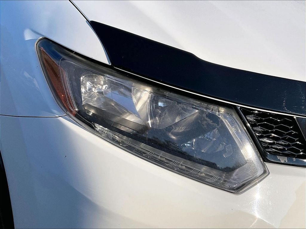Used 2015 Glacier White Nissan S image 32