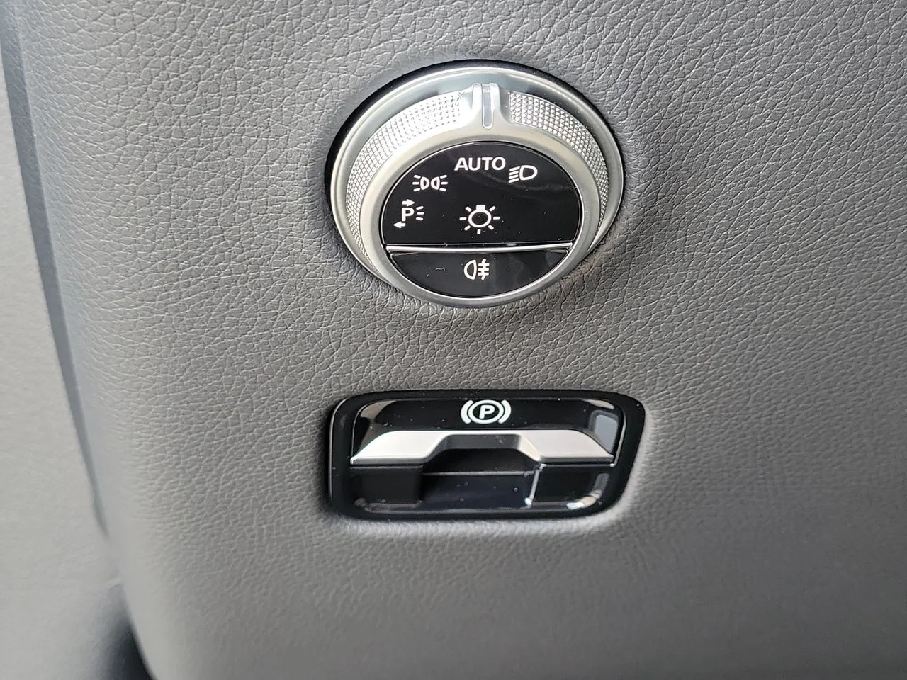 New 2026 Cirrus Silver Metallic Mercedes-Benz GLC 300 image 22