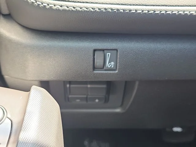 Used 2024 White Chevrolet LT image 27