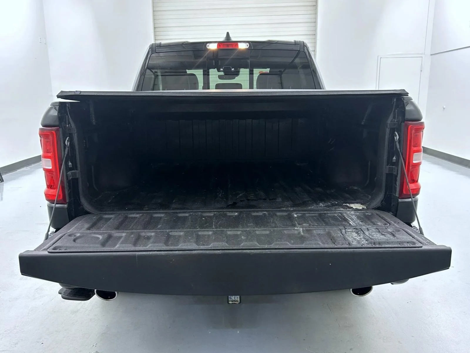 Used 2025 Black Ram Laramie image 22