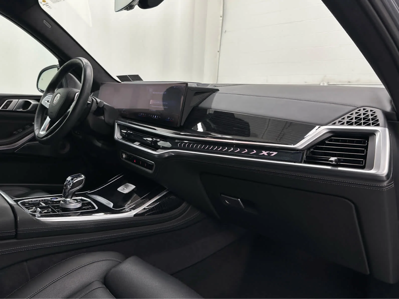 Used 2025 Skyscraper Grey Metallic BMW ALPINA XB7 image 18