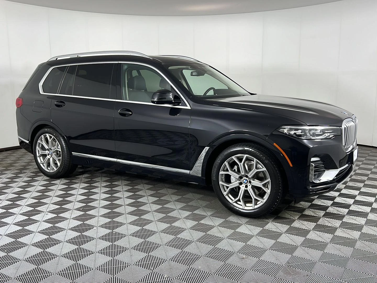 Used 2022 Black Sapphire Metallic BMW xDrive40i image 3