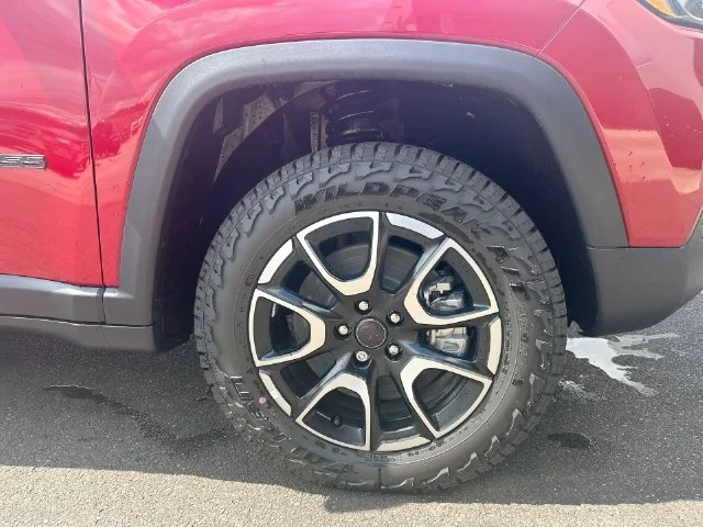 New 2026 Red Hot Pearl-Coat Exterior Paint Jeep Trailhawk image 13