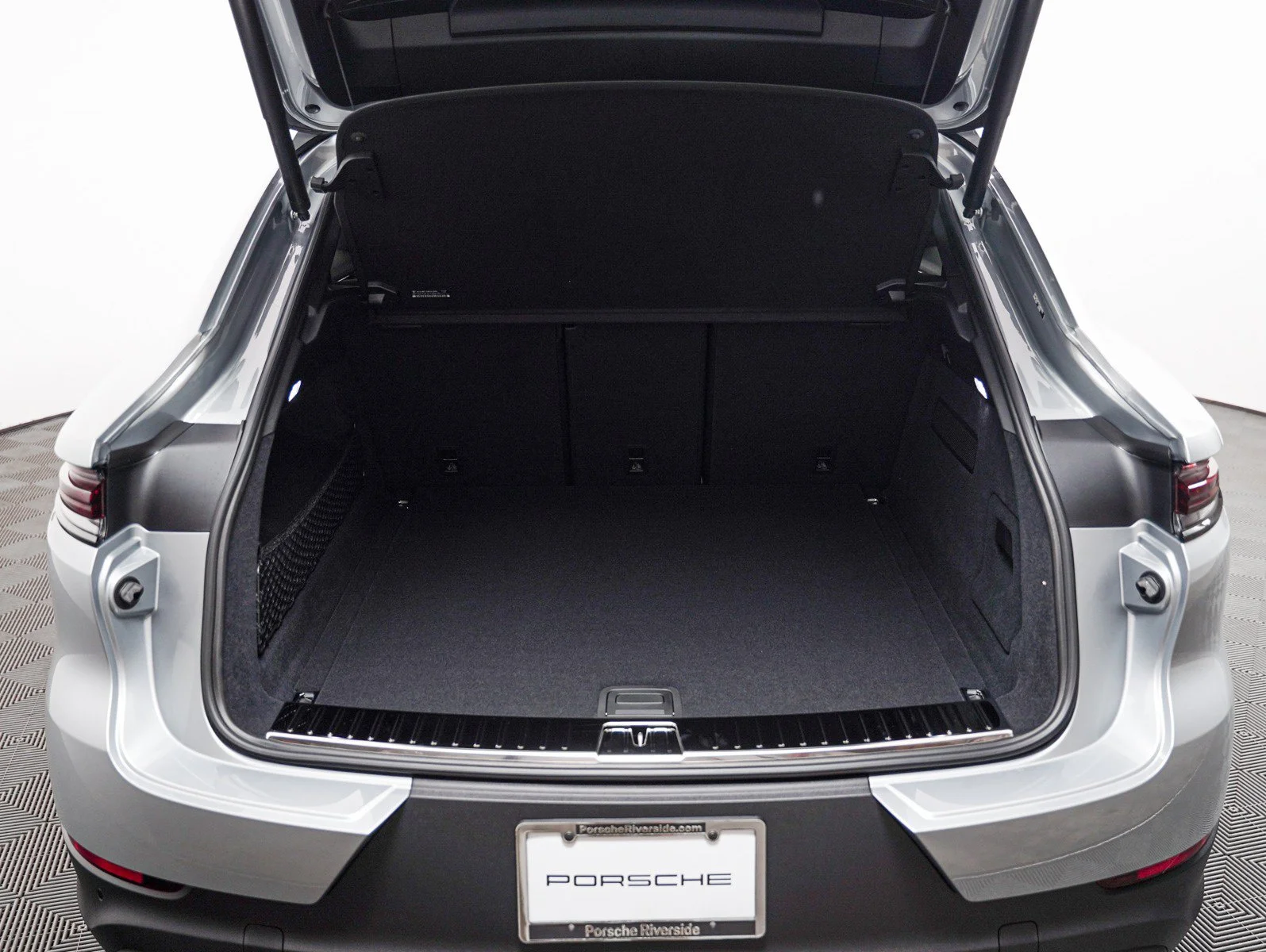New 2026 DOLOMITE SILVER Porsche Coupe image 27