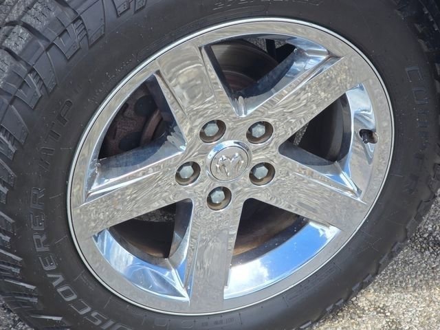 Used 2010 Bright White Clearcoat/Mineral Gray Metallic CC Ram SLT image 28