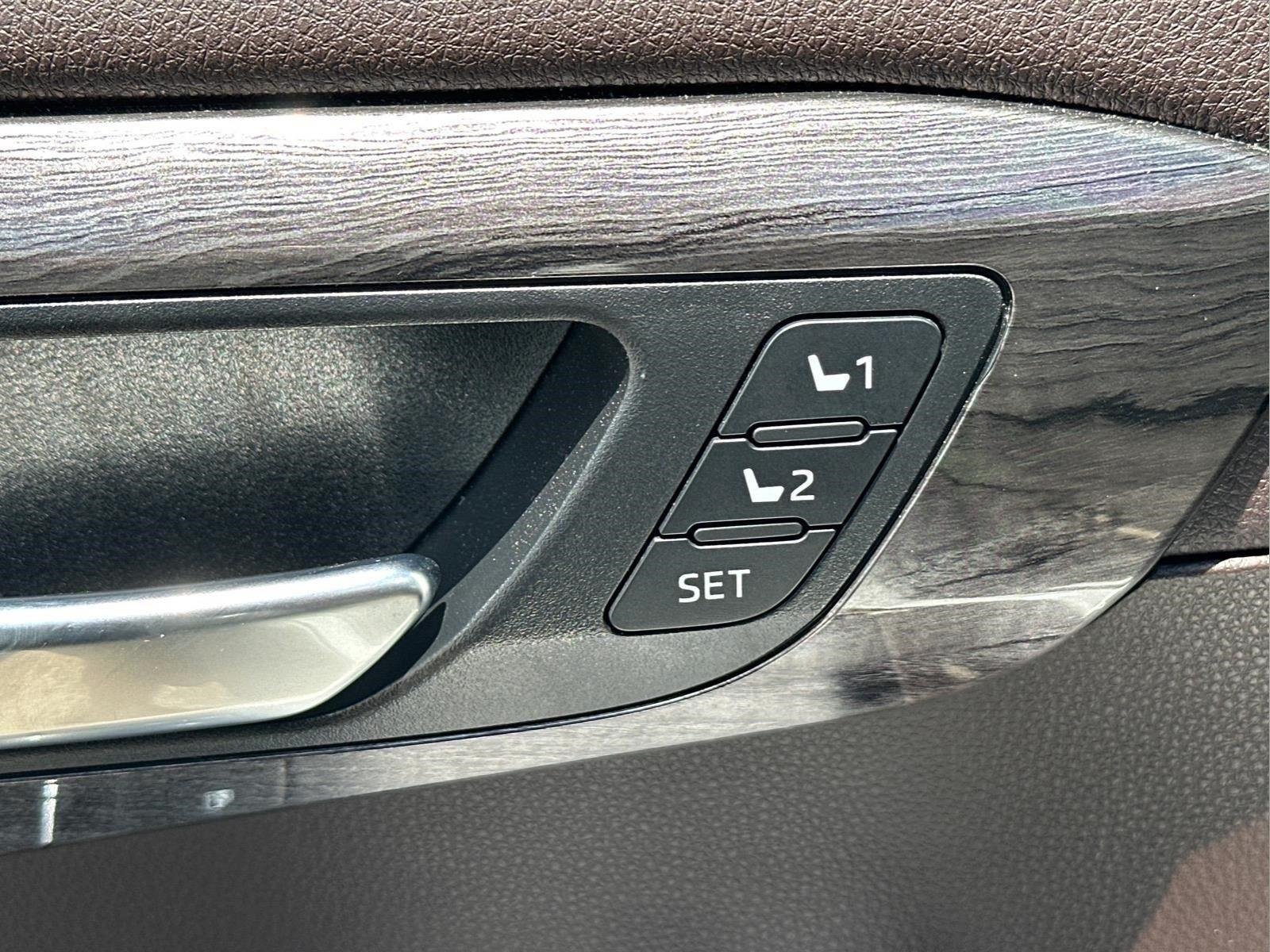 Used 2020  TOYOTA  image 21