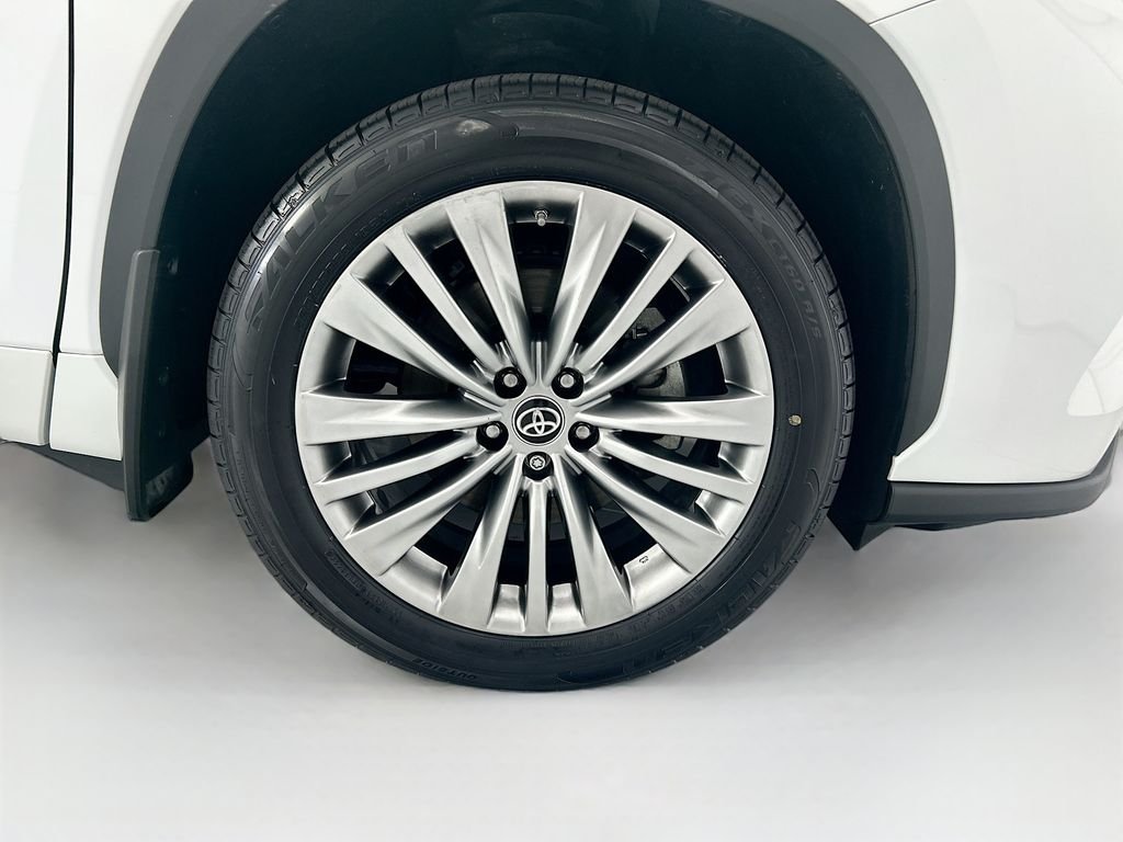 Used 2023 Pearl Toyota Platinum image 30