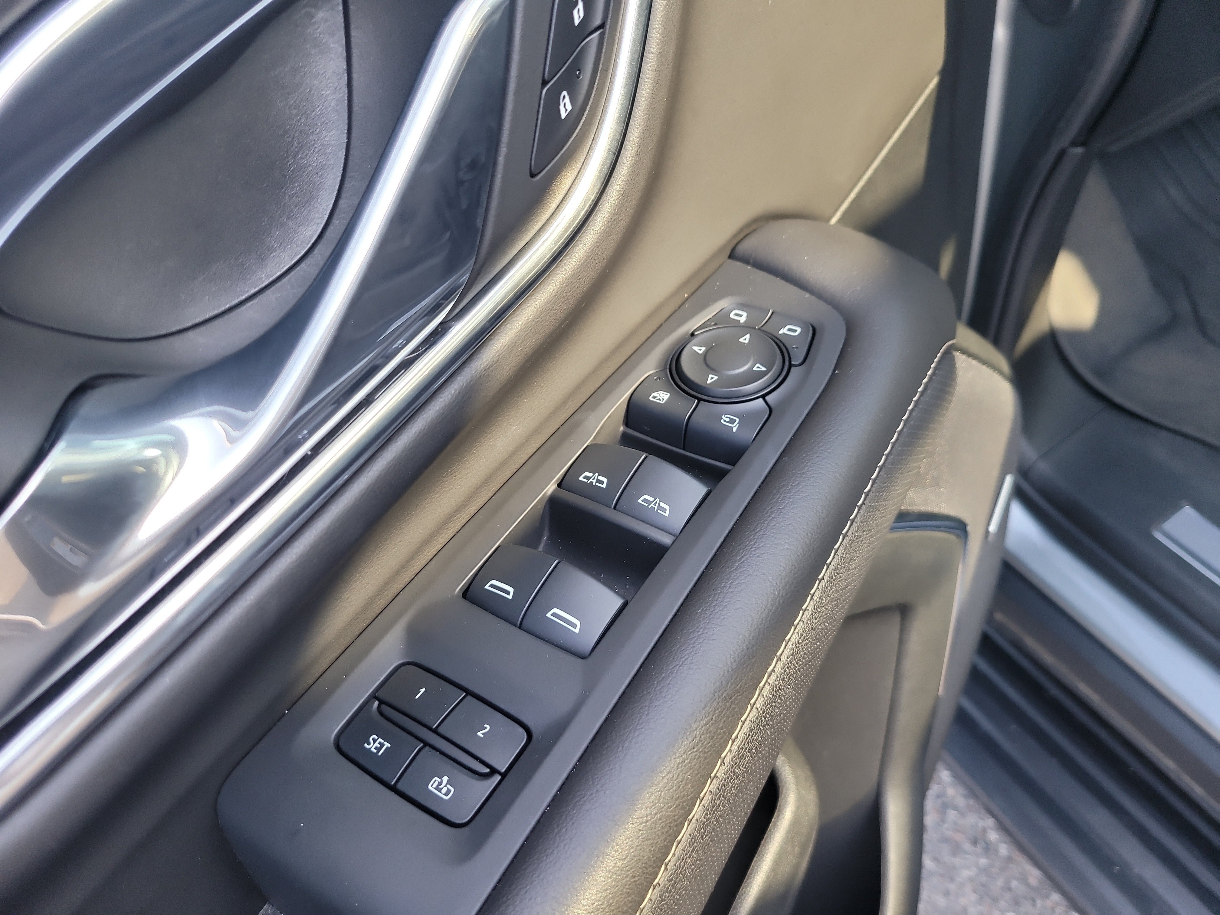 Used 2024 Sterling Metallic GMC SLT image 17