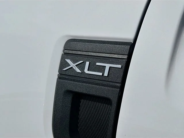 New 2026 Oxford White Ford XLT image 19