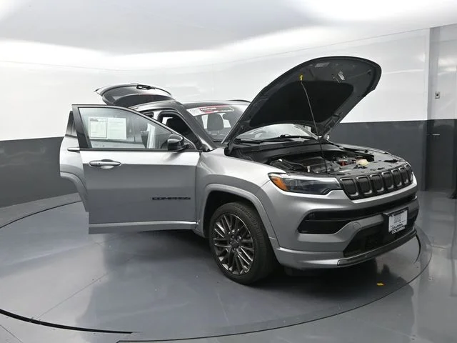 Used 2022 Silver Jeep Limited image 28