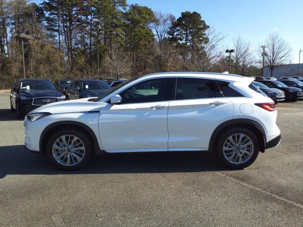 Used 2024 Radiant White INFINITI LUXE image 18