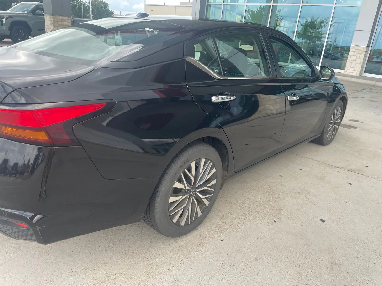 Used 2023 Black Nissan 2.5 SV image 9