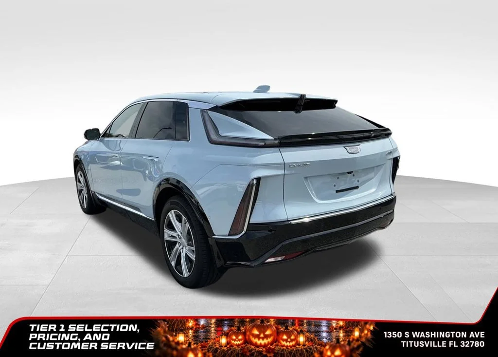 Used 2024 Nimbus Metallic Cadillac Tech image 4