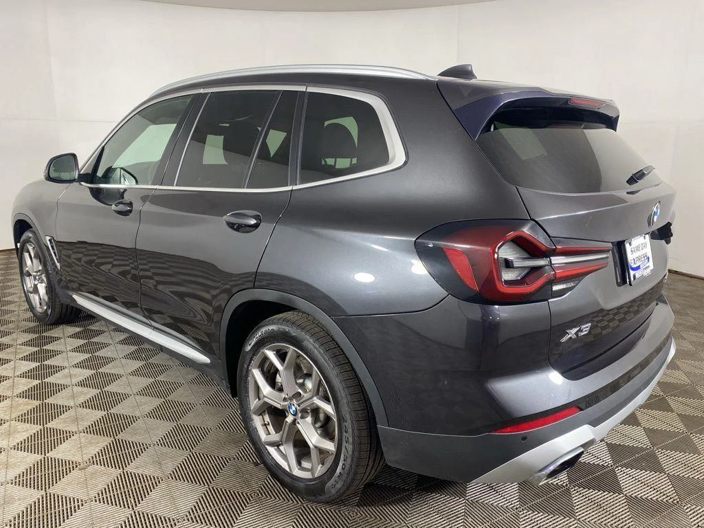 Used 2022 Dark Graphite BMW xDrive30i image 8
