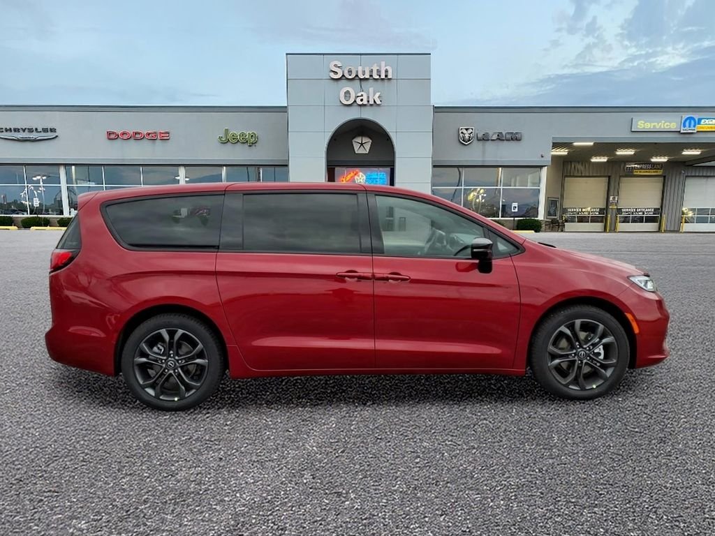 New 2026 Red Hot Pearl-Coat Exterior Paint Chrysler Select image 2
