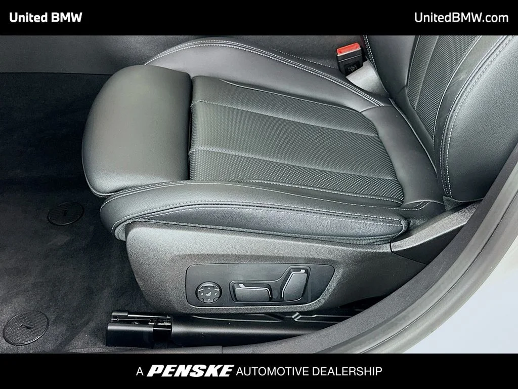 2025 BMW 3 Series 330i - Photo 20