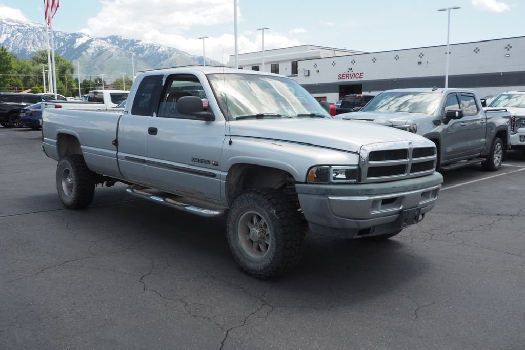 Used 2001 White Dodge SLT image 2