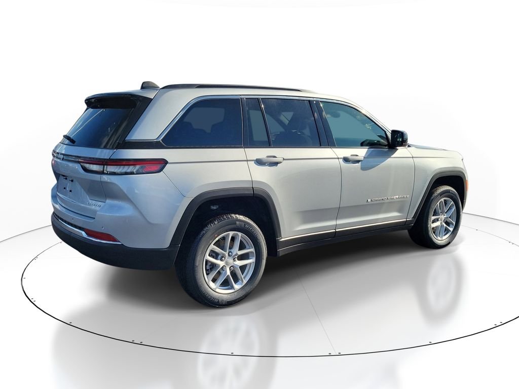 New 2026 Silver Zynith Jeep Laredo X image 4