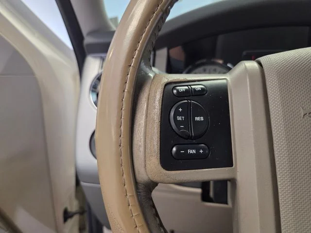 Used 2008  Ford Limited image 24