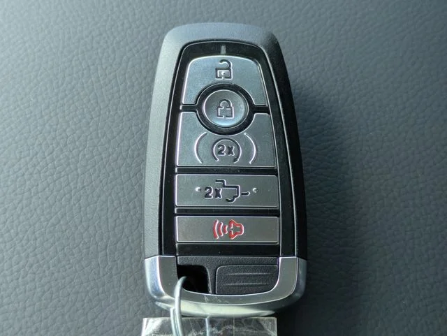 New 2026 Agate Black Metallic Ford F-250® Lariat® image 30