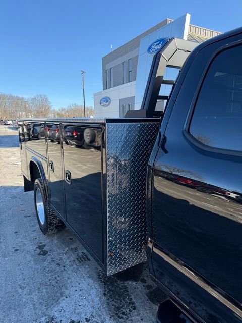 2025 Ford F-450 Super Duty Chassis Cab XLT - Photo 6