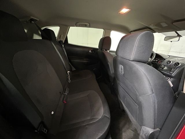 Used 2015 Red Nissan S image 17