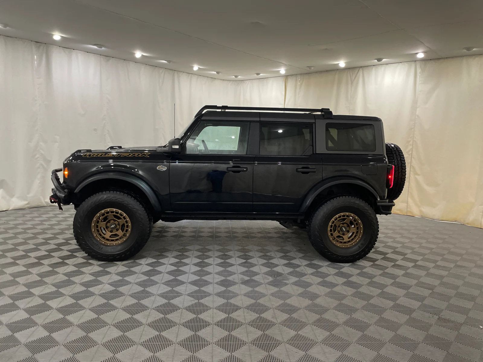 Used 2023 Shadow Black Ford Wildtrak image 9