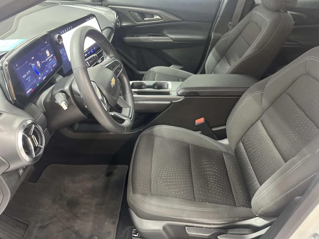 Used 2025 Summit White Chevrolet LT image 11