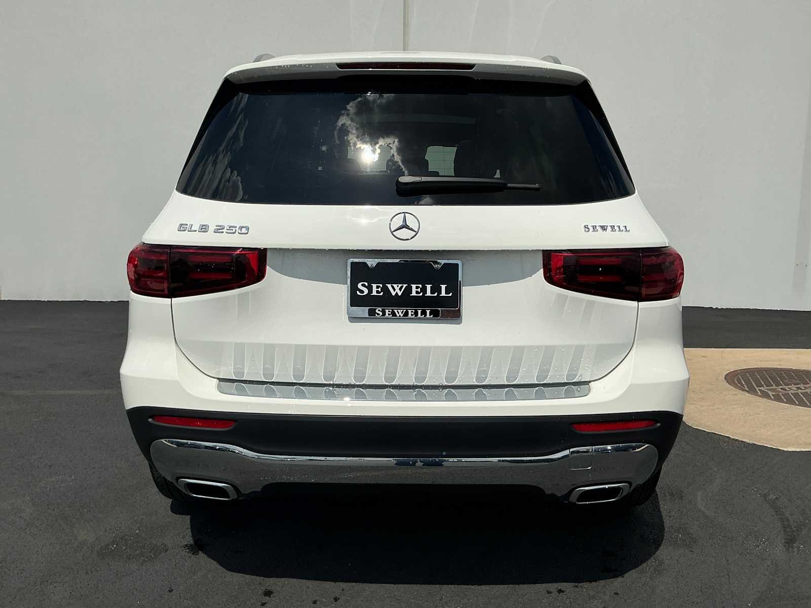 Used 2026 Polar White Mercedes-Benz GLB 250 image 5